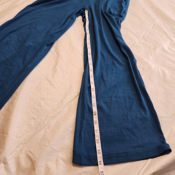 Comfy Teal Sleeveless Jumpsuit - Picture 4 of 8